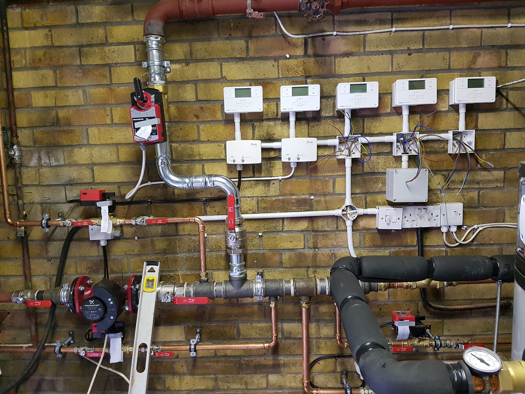 Commercial electrical installations photo